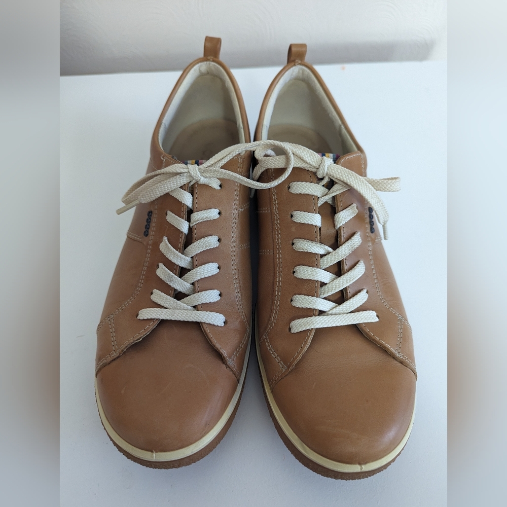 Women's ECCO tan leather sneaker, size 40
